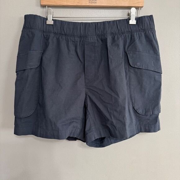 Mountain Hardwear Pants - Mountain Hardware black elastic waist shorts size XL